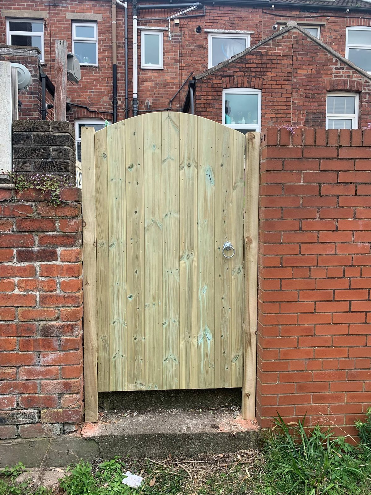 Timber garden gate by Roebuck Gardening and Property Services